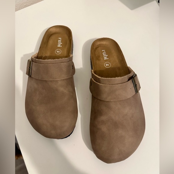 Buckle Mule - Picture 6 of 8